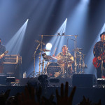 【ライブレポート】MONGOL800がEARTH STAGEで『小さな恋の歌』を披露。会場中が大合唱で盛り上がる！