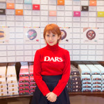 ℃-ute 岡井千聖と、さわやか五郎のユニット『おかっぴぃ』が DARS Chocolat Boutiqueの臨時店長に就任！