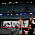 【ライブレポート】スイカに特大の「味の素」かける？！ゴールデンボンバーがa-nation初出演でオーディエンスを圧倒！