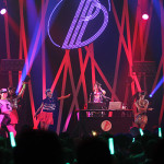 2月19日、Zepp DiverCITY TOKYOで9人組ガールズグループ、東京パフォーマンスドールのワンマンライブ「東京パフォーマンスドール ダンスサミットネイキッドSP2016 ~R・G・B~ @Zepp DiverCITY TOKYO」が開催された。この公演は2015年7月から開催されてきたダンスサミットネイキッドの集大成となっており、2日間に渡ってRED、GREEN、BLUEとそれぞれ異なったコンセプトやセットリストで行われている。この日のRED公演は炎のように燃える赤をイメージし、力強く激しくスピード感あふれるステージがコンセプトとなっている。