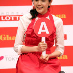 松井愛莉、広瀬すず、土屋太鳳が女子高生達と手作りシェアガトーショコラにチャレンジ！