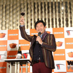 石田純一が東京タワー前でボージョレ・ヌーヴォー解禁