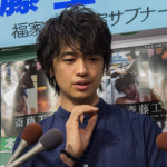 5月2日、福家・新宿サブナード店にて 写真集『斎藤工 蜷川実花』3部作発売記念として斎藤工握手会イベントが行われた。握手会前には囲み会見が行われ斎藤工が会場へ登場し取材に応じた。 男性俳優で、３部作まで写真集を出して、売れ行きも好調である事を話されると斉藤は「売れているんですか？」と意外そうに答え「売れているんですよ」と返されても「いえいえとんでもないです。上には上がいますから」と謙虚な姿勢でコメントした。 唇がセクシーだと話題を呼んでいる斎藤だが、その唇に対し「よく見たらそんなことないんです。生理的に無理とよく言われます。唇が、破裂する前なんじゃないかって言われるくらい。中学の時に『ドナルドダック』と言われ、それ以来、唇を取ろうとしたくらいトラウマになっている」とコメント。記者から「それが逆にセクシーと言われていますが？」と言われるも「そんなことないです。」と謙虚な姿勢を崩さない。 「体のいちばんのセールスポイントは？」と聞かれると、斎藤は「体で？えーと・・・」と少し悩んだ後「くるぶし。左くるぶしですね」と意外なポイントをアピール。「お尻はどうですか？」と聞かれても「お尻は珍しくない。やっぱりくるぶしです」とこだわりをみせた。 写真集の見所について聞かれると「基本的に私服での撮影で、メイクさんなしで、撮影を行ったので、写真集の一部、寝ているショットは、京都に行こうと、品川についた瞬間、僕が寝たんです。記憶がないので、寝ているところを撮られた。無防備な一枚になっています。」と素の自分に近い写真が多い事を語った。 最後にどんな人に写真集を見てもらいたいか？という質問に対し「自分の事を知らない外国の方に写真集を見てもらってどういうリアクションをいただけるのか知りたいです」と、コメントし会見を締めくくった。