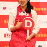 松井愛莉、広瀬すず、土屋太鳳が女子高生達と手作りシェアガトーショコラにチャレンジ！
