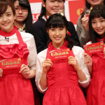 松井愛莉、広瀬すず、土屋太鳳が女子高生達と手作りシェアガトーショコラにチャレンジ！