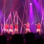 ここで再び全員でアップテンポのナンバー「TIME」を挟み東京パフォーマンスドールの7人組妹ユニット、TPD DASH!!が登場。平均年齢14歳というフレッシュさと笑顔を振り巻き、「どんがらがっちゃん！大行進」と「Romanticに背伸びして」の2曲を明るく歌い、大いに会場を盛り上げた。