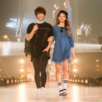 2月28日、関西コレクション2016 SPRING＆SUMMER(通称・関コレ)が京セラドーム大阪で開催された。 今回のテーマは「What Do You Like？」。あなたは何が好き？ という問いかけで、「全ての女の子に自分のダイスキをめいっぱい表現してほしい」という思いが込められている。 過去最高の37500人を動員した国内最大級のファッションエンターテイメントには、、 人気モデルが多数出演し、春のトレンドファッションで華やかにステージを盛り上げた。 one wayステージには、池田エライザが白のトップスに花柄のカーディガン、ジーンズというカジュアルなスタイルで、SPIGAステージでは松井愛莉が春らしいショートパンツ姿で登場しランウェイを盛り上げた。 セブンティーンモデルとして人気の江野沢愛美、三吉彩花らは白を基調にしたコーデで颯爽とステージに登場！ さらに、にこるんの愛称で絶大な人気を誇る藤田ニコル、 タレントの益若つばさ、Popteen専属モデル・池田美優、元テラスハウスの島袋聖南らもランウェイを盛り上げた。 その他、ゲストモデルには、ぺことりゅうちぇる、元AKBの板野友美、 メンズモデルには、大倉士門、こんどうようぢ、藤田富ら人気モデルが登場した。