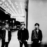 スピッツが「FLYING POSTMAN PRESS」5/20号表紙に登場！ 「ロックロックこんにちは！」開催20周年を語る。 そして「ロックのほそ道」全出演者を発表！