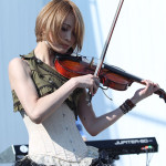 バイオリニスト・Ayasaが「V.V Rocks」野外ステージで圧巻のライブパフォーマンスを披露！