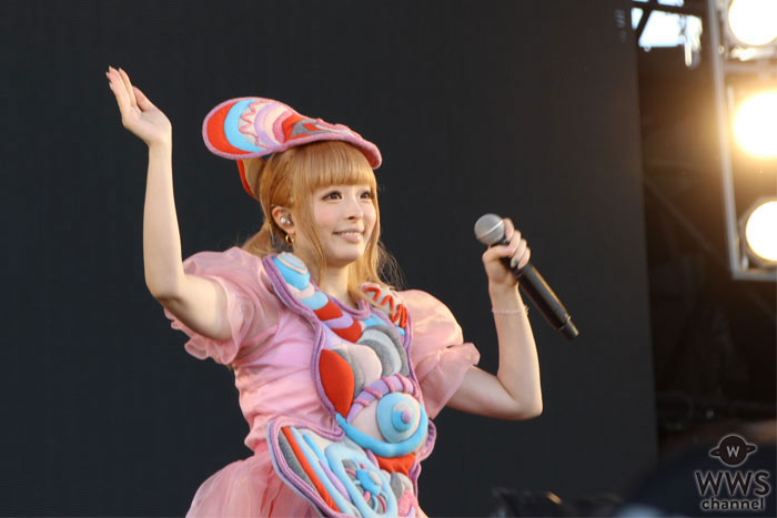 【ライブレポート】きゃりーぱみゅぱみゅがJAPAN JAM BEACH 2016に登場！「会場をファンタジーな遊園地に変えたいと思います！」
