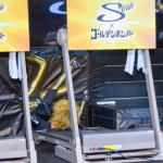 ゴールデンボンバーが全力ダッシュしながらPRする前代未聞の記者会見を開催！