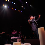 【ライブレポート】SKY-HIが手術後復帰のステージ『アカリトライブ』に登場！「新しい楽器を初めて演奏している感じです」