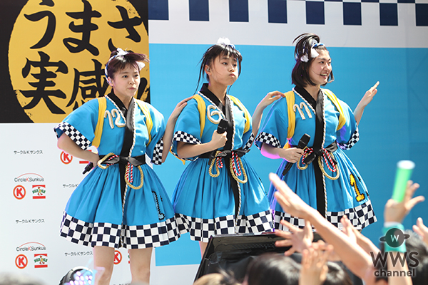エビ中が新宿ステーションスクエアで「サークルKサンクス」焼鳥応援ライブ開催！「MISSION SURVIVOR」など２曲を披露！