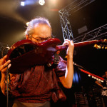 【ライブレポート】人間椅子が異形な姿で圧倒的な演奏！新宿を灼熱地獄へ誘う！