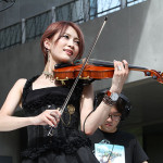 美し過ぎるヴァイオリニスト・Ayasaがお台場野外ステージでオーディエンスを魅了！