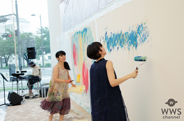 柴咲コウが美術館で熱唱！ライブペインティングで大宮エリーとアート共作！「うたは聴いてくれるその人に寄り添うもの」