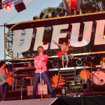 ウルフルズがリリースから20年『バンザイ～好きでよかった～』を大阪・万博公園に集まった約16,000人と大合唱！新曲も披露！