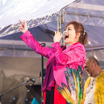 【写真特集】渡辺美里が神宮外苑花火大会で「サマータイム・ブルース」など夏祭りにふさわしい楽曲を熱唱！