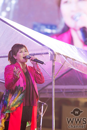 【写真特集】渡辺美里が神宮外苑花火大会で「サマータイム・ブルース」など夏祭りにふさわしい楽曲を熱唱！