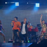 TRFがオーディションを勝ち抜いた78人のアクトダンサーとともに圧巻のパフォーマンス。