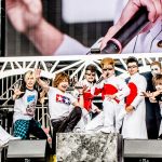 【ライブレポート】氣志團万博初日の氣志團ステージにゴールデンボンバー、きただにひろしがサプライズ登場！