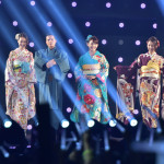 市原隼人、早見あかりが着物姿でラブラブハートマークを作り、TGC『福家堂本舗』ステージに登場！