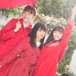 土屋太鳳、松井愛莉、広瀬すずがCM撮影で雨の中、体を寄せ合い大はしゃぎ！CMソングはコブクロの書き下ろし！