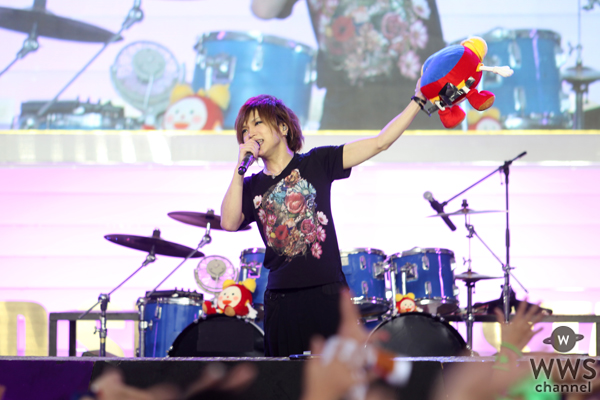 【ライブレポート】ゴールデンボンバーの「めざましライブ」で喜矢武豊にだけ台風直撃！？ちびまる子ちゃんも登場し歓喜と混乱のステージ！