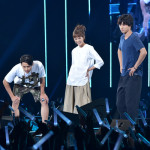 野村周平、桐谷美玲、山﨑 賢人が肩に手をかけ寄り添う仲良し3ショットをTGCで披露！