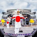 【ライブレポート】気志團万博初日の氣志團ステージにゴールデンボンバー、きただにひろしがサプライズ登場！