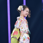 市原隼人、早見あかりが着物姿でラブラブハートマークを作り、TGC『福家堂本舗』ステージに登場！