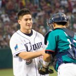 リオ五輪柔道 金メダリストのベイカー茉秋が始球式でノーバン投球！「人を投げた事しかなかったけど意外と投げられた」