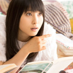 土屋太鳳、松井愛莉、広瀬すずがCM撮影で雨の中、体を寄せ合い大はしゃぎ！CMソングはコブクロの書き下ろし！