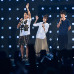 野村周平、桐谷美玲、山﨑 賢人が肩に手をかけ寄り添う仲良し3ショットをTGCで披露！