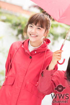 土屋太鳳、松井愛莉、広瀬すずがCM撮影で雨の中、体を寄せ合い大はしゃぎ！CMソングはコブクロの書き下ろし！