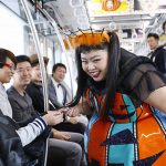 渡辺直美がカボチャの形をしたハロウィンコスチュームに「線路」柄のタイツで登場！「SEIBUHALLOWEEN2016 ワタナベナオミトレイン」開催！