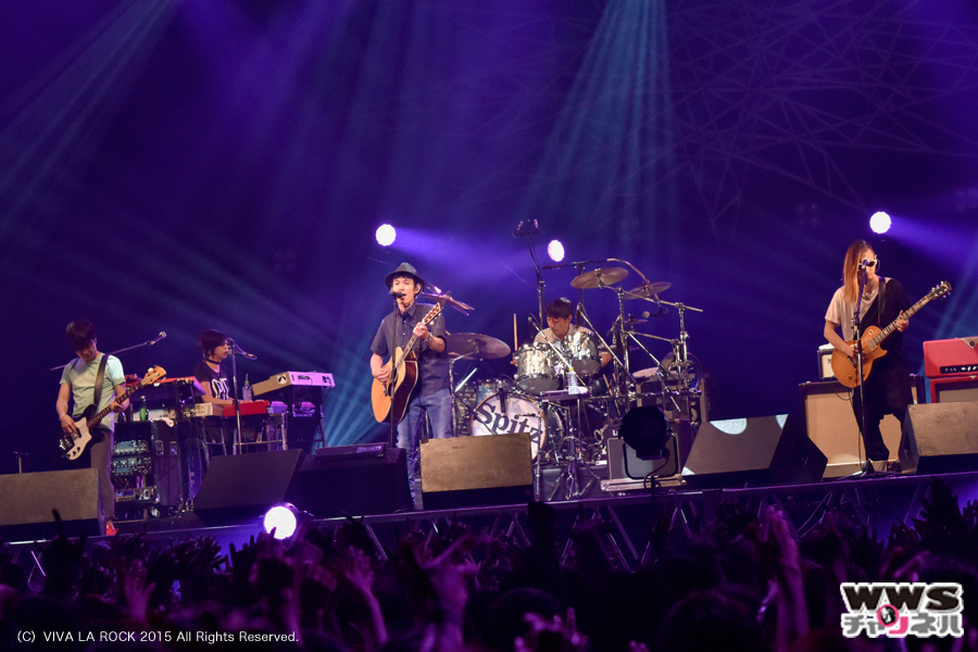 【ライブレポート】スピッツがヒット曲『チェリー』など全10曲を披露！VIVA LA ROCK 2015