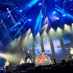 LUNA SEAがVISUAL JAPAN SUMMIT 2016初日に白衣装で登場！『ROSIRE』など人気曲を披露！