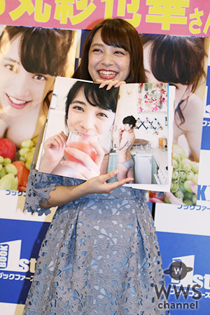 都丸紗也華がファースト写真集 『とまるまる』でSEXYすぎる初の手ブラショットを披露！新宿でお渡し会イベント開催！
