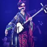 【ビクターロック祭り2015】サプライズゲストで演歌歌手・長山洋子がサングラスで登場！