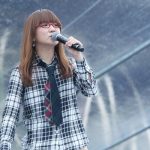 奥華子がポニーキャニオン創立50周年記念ステージに登場！悪天候を吹き飛ばし、その歌声を響かせる！