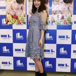 都丸紗也華がファースト写真集 『とまるまる』でSEXYすぎる初の手ブラショットを披露！新宿でお渡し会イベント開催！