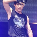 【ライブレポート】スーツ姿からパンツ一丁の筋肉美まで出血大サービス！ゴールデンボンバー登場！