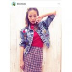 AAA伊藤千晃が高校生みたいで可愛すぎる？！今秋人気の赤カラーをアクセントにカジュアルコーデを披露！