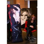 X JAPAN YOSHIKIの特大抱き枕の発売が決定！「２つ買って挟まれたい！」「リビングと寝室と職場に置きたい！」と歓喜の声が！