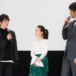 大島優子、透け感衣装に男性陣困惑！？　映画『疾風ロンド』初日舞台挨拶に阿部寛らが登場！