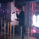 ゴールデンボンバー・鬼龍院翔がクラブイベントにサプライズ出演！ヒット曲「女々しくて」で客席に飛び込み熱狂の渦に！