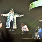 ゴールデンボンバーが今年もカウントダウン・ジャパンのトップバッターで 2016年の出来事をふんだんに取り入れたお祭り騒ぎ！