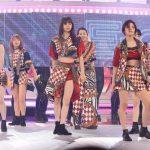 E-girlsがセクシー衣装でNHK紅白リハに登場!ダイナミックなダンスパフォーマンスを披露!