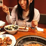 牛角20周年最後の「肉の日」イベントで可愛いすぎる大食いアイドル・美和花樺が奮闘!? わずか18秒で予約完売した伝説の290円「2.9キロ大食いチャレンジ」が復活し、2017年1月限定の新春メニューも登場!!